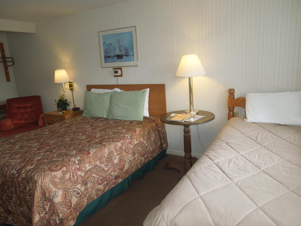 Plaza Motel Bryan Bagian luar foto