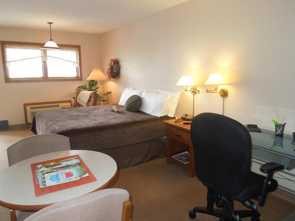 Plaza Motel Bryan Bagian luar foto