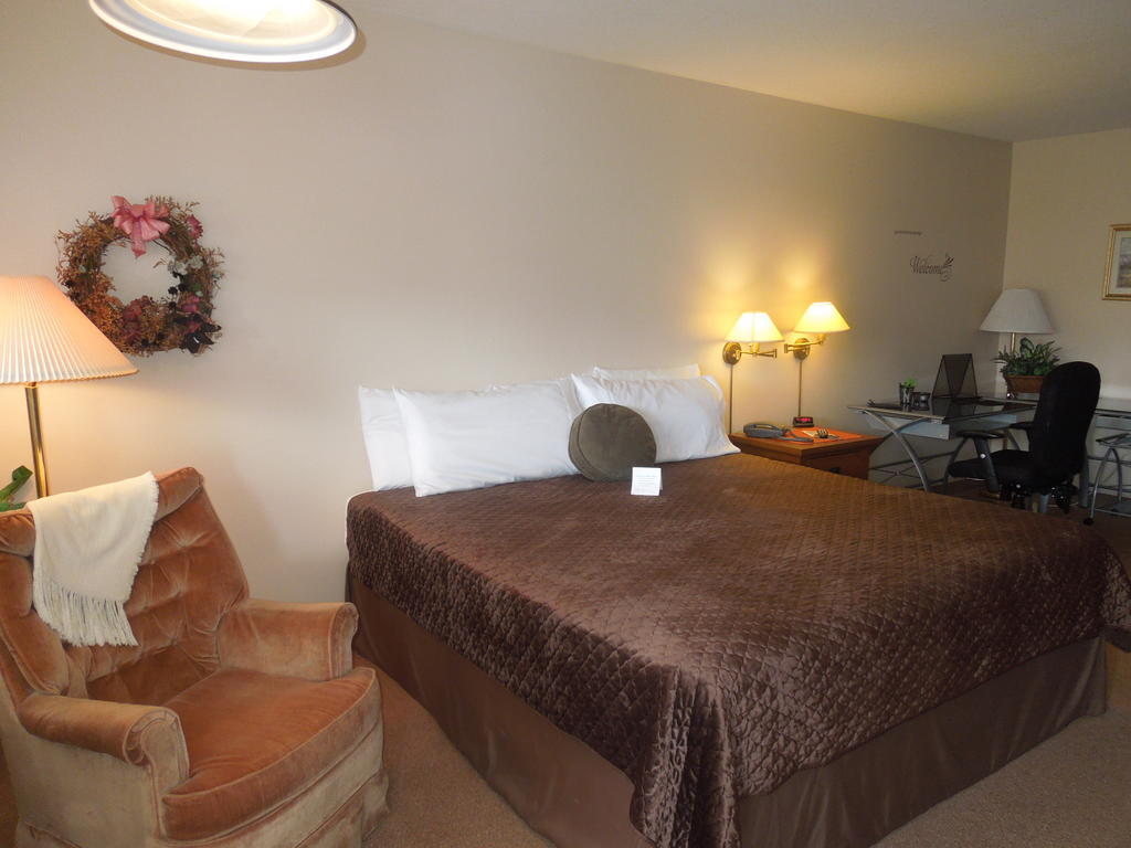 Plaza Motel Bryan Bagian luar foto